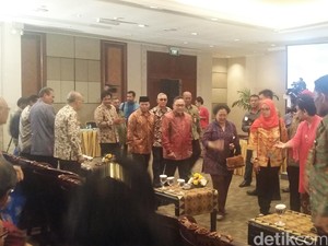 Megawati Hadiri Peluncuran Buku Revolusi Pancasila Karya Yuddy Latief