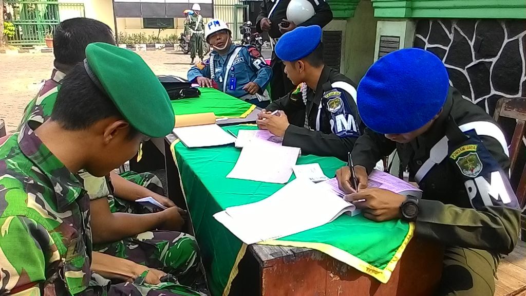 polisi perintah razia surat di Pelat Jalan Razia dan Stiker Ini TNI TNI Anggota Kena