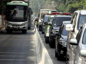 Jalur Bus TransJakarta Steril: Haram Hukumnya Kendaraan Pribadi Lewat