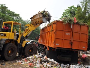 Truk Sampah DKI Diadang di Cileungsi, Anggota DPRD: Ada yang Menggerakkan!