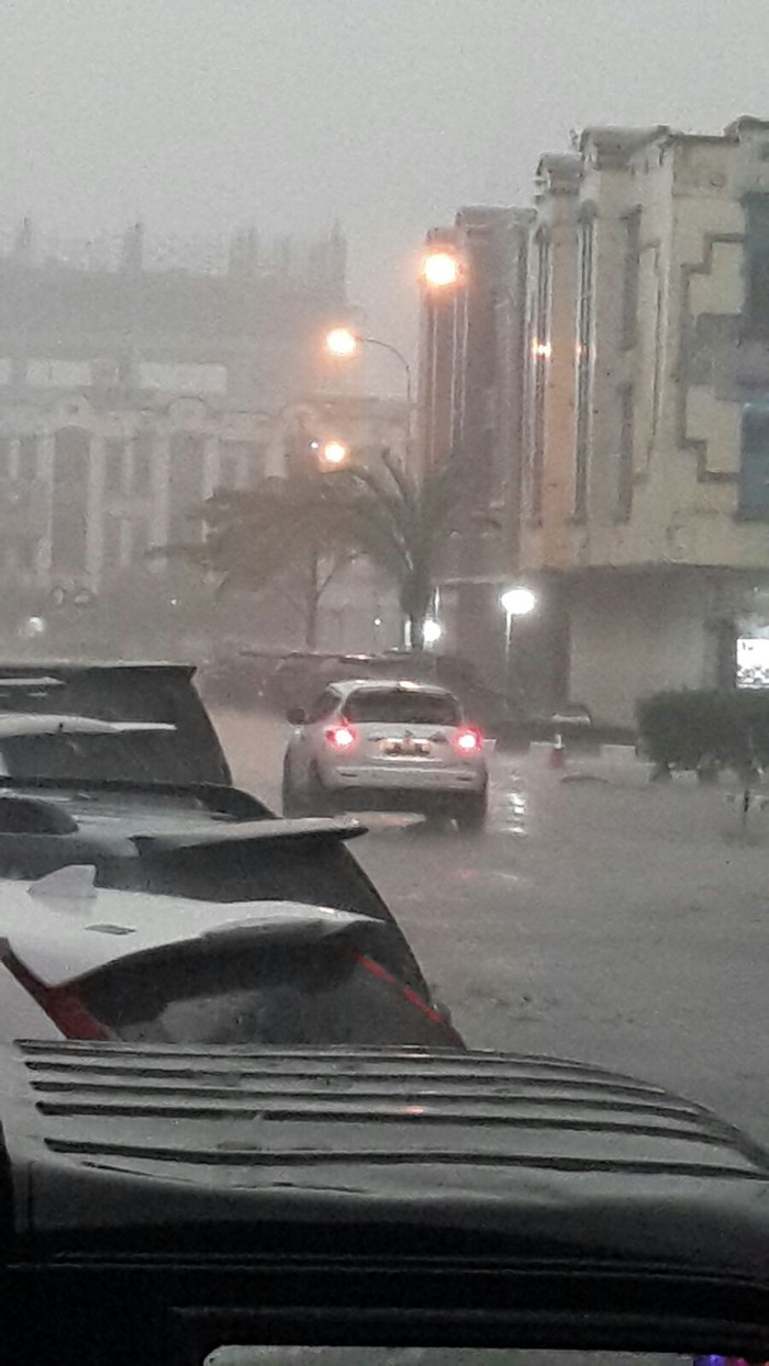 Alhamdulillah, Malam ini Pekanbaru Diguyur Hujan Deras