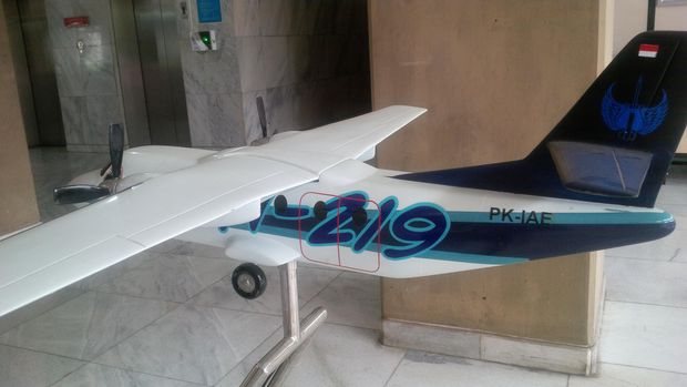 Miniatur pesawat N-219.