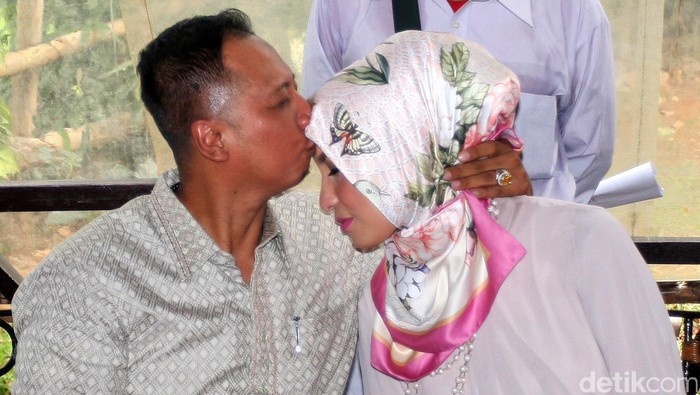 Tepis Isu Digugat Cerai Suami, Arzetti: Alhamdulillah Nggak Ada