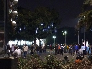 Sudah Diingatkan, Massa Demo Masih Bertahan di Depan Istana Hingga Malam