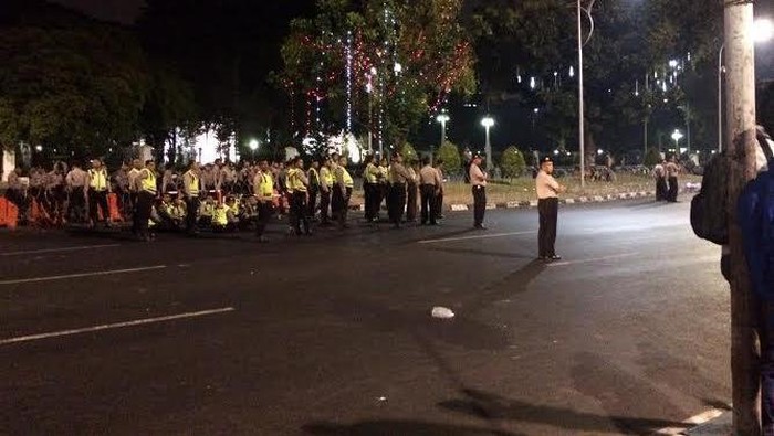 Jelang Tengah Malam, Massa Demo Akhirnya Tinggalkan Depan Istana