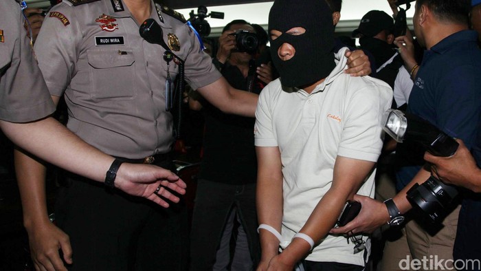 Kapolda Metro Jaya Tito Karnavian memimpin rilis pelaku pemboman Mall Alam Sutera di Polda Metro Jaya, Jakarta, Kamis (29/10/2015). Polisi berhasil mengamankan Leopard Wisnu Kumara sebagai pelaku pemboman Mall Alam Sutera. Grandyos Zafna/detikcom