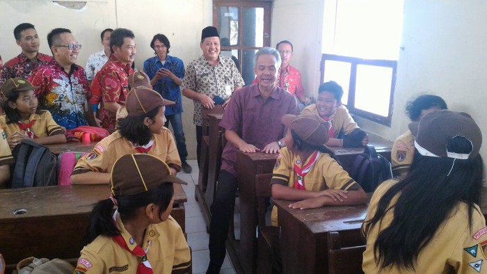 Gubernur Ganjar dan Kenangan Dihukum Guru Killer di SD