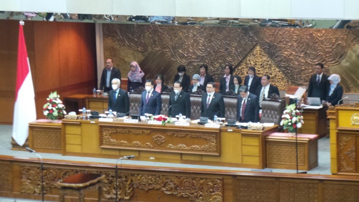 Fahri Hamzah Bermasker, Anggota DPR: Sudah Pernah ke Lapangan?
