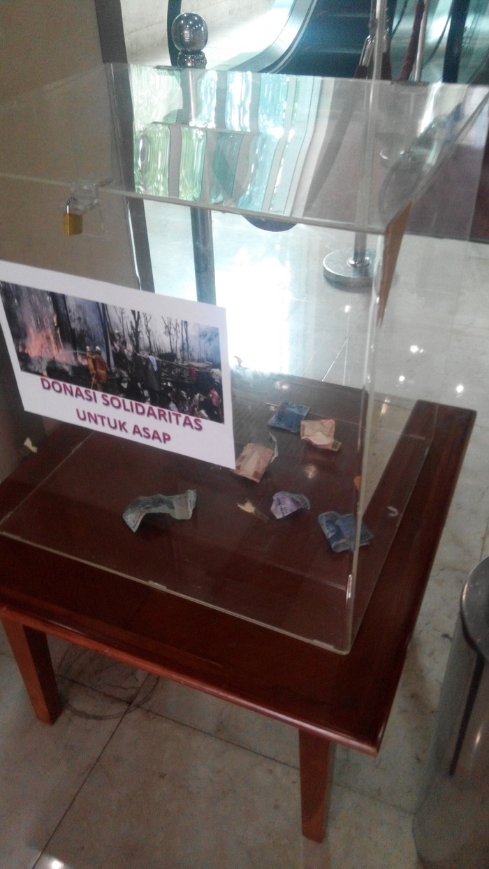 Kotak Sumbangan Asap di Gedung DPR Sepi Peminat