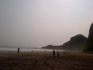 Melawat ke Pantai Indah di Kebumen, Tapi Sayang Akses Jalannya Merisaukan