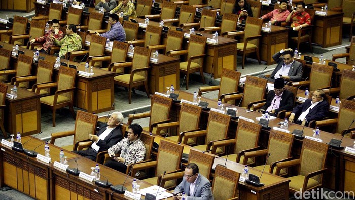 PAN Dorong Interpelasi Karhutla, NasDem Pasang Badan untuk Pemerintah