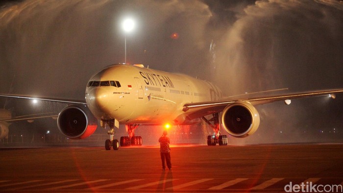 Ada Kendala Teknis, Garuda Tujuan Jakarta-Surabaya Delay 2,5 Jam