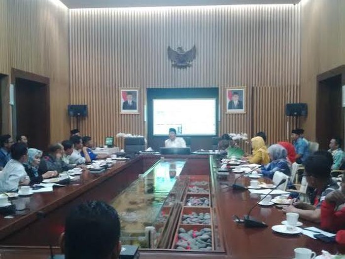 Temui Ridwan Kamil, Buruh Minta Penetapan PP No 78 di Bandung Ditunda