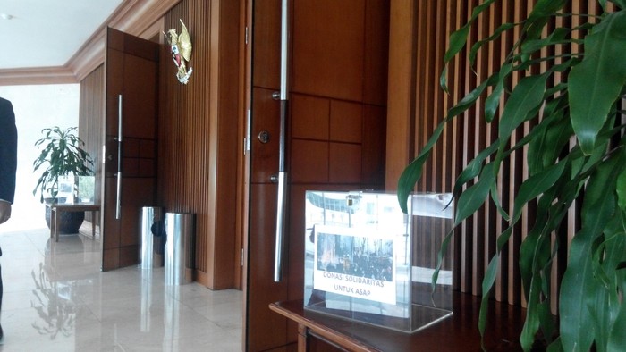 Tak Hanya Masker, Kotak Sumbangan di Paripurna DPR Juga Dikritik