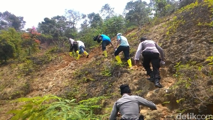 Dua Rumah Rusak di Banjarnegara Tertimpa Longsor