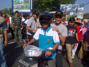 Bermotor, Gubernur Ganjar Pantau Penutupan Jalur Pendakian Gunung Lawu