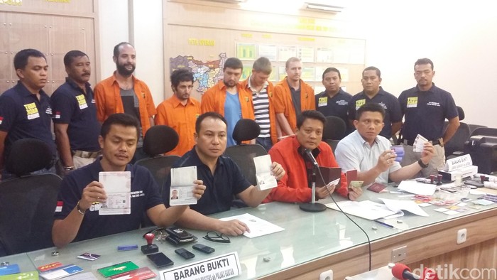 Polda Metro Tangkap 6 WNA Terkait Pembobolan Bank Modus Kirim Virus Malware