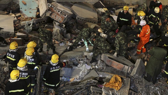 Gedung Roboh di China Tewaskan 17 Orang