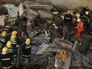 Gedung Roboh di China Tewaskan 17 Orang