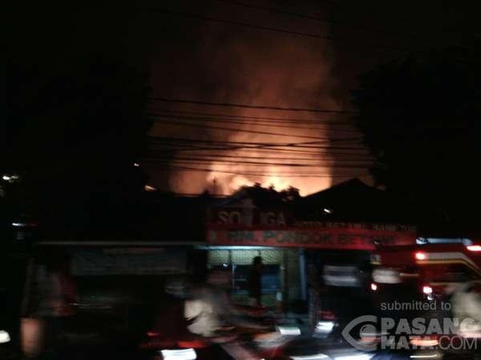Kebakaran Besar Landa Permukiman Padat Penduduk di Kalideres