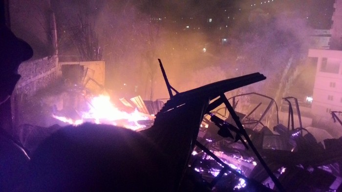 Rumah Bedeng di Hegarmanah Bandung Terbakar