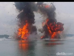 Bum! TNI AL Bantu KKP Ledakkan 6 Kapal Pencuri Ikan Vietnam