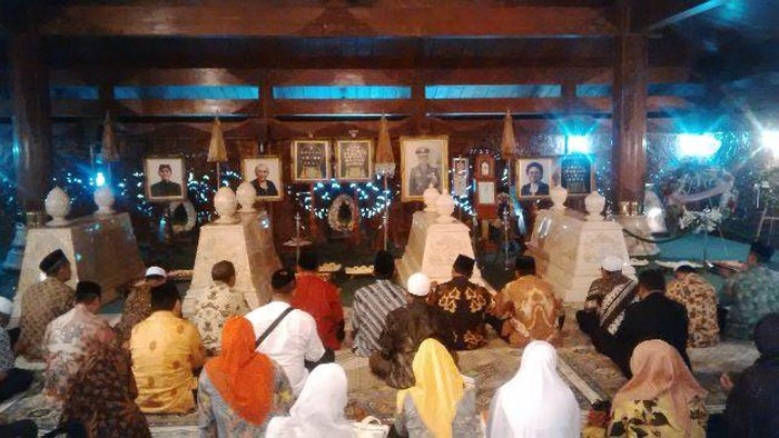 Jelang Pilkada, 16 Calon Kepala Daerah Ziarah ke Makam Soeharto