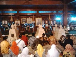 Jelang Pilkada, 16 Calon Kepala Daerah Ziarah ke Makam Soeharto