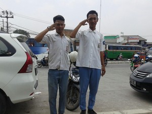 Terjaring Operasi Zebra, Pelajar di Bekasi Dihukum Nyanyi Indonesia Raya