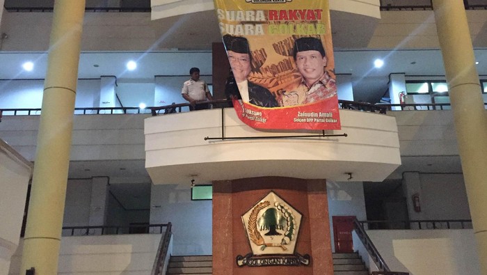 Ical Pulang, Atribut Agung Laksono yang Dicopot Kembali Dipasang