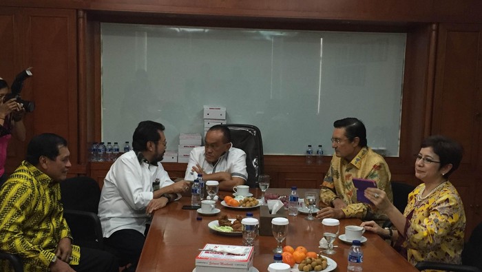 Makan Siang di Kantor Golkar, Ical dan Yorrys Bahas Pemenangan Pilkada