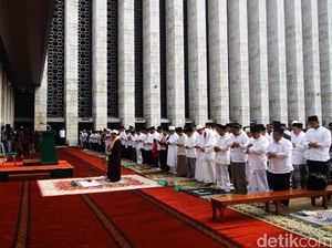 Apa yang Harus Diucapkan saat Imam Lupa Gerakan Sholat?