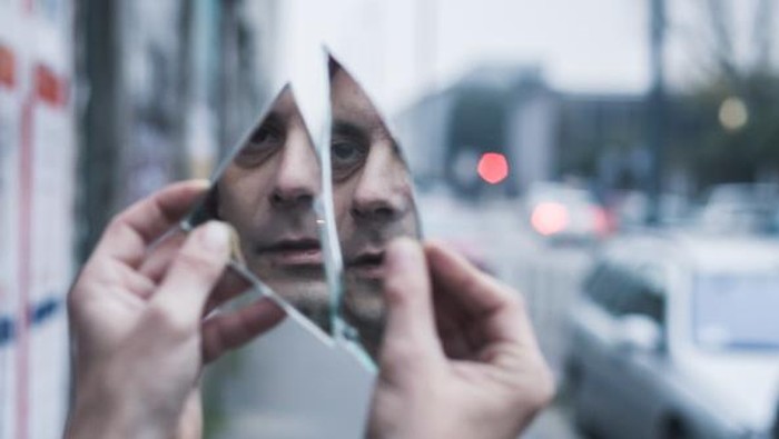 Sering Bicara Sendiri? Selamat, Para Ahli Menyebutnya Ciri Orang Positif