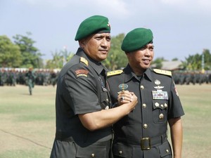 Pisah Sambut Pangdam Wirabuana, Mayjen Agus Puji Bella Saphira Sang Istri