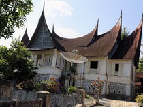 Rumah Gadang: Mengungkap Filosofi dan Keunikan Arsitektur Khas Minangkabau