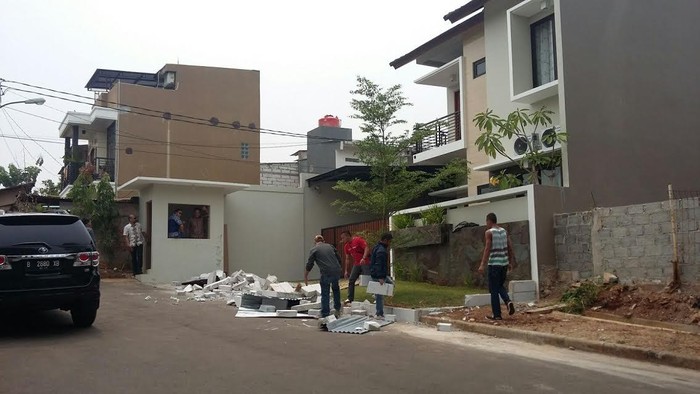 Cerita Soal Rumah Ditembok di Bintaro Versi Bu Lurah