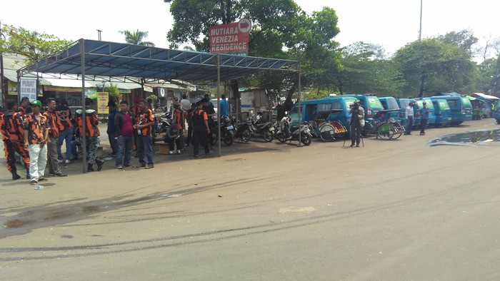 Aksi Lagi, ini Penampakan Massa Adang Truk Sampah Jakarta di Cileungsi