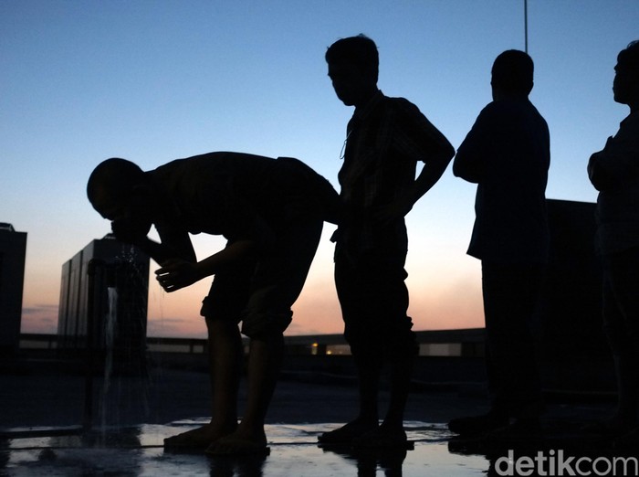 antri wudhu sholat. detikfoto/detikcom