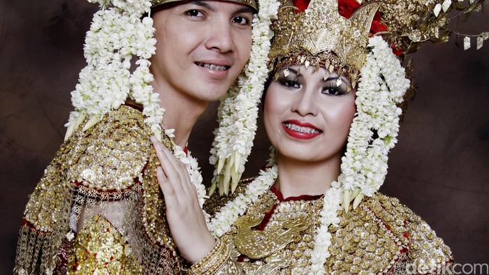 Baju songket adat pengantin Palembang, Sumatera Selatan
