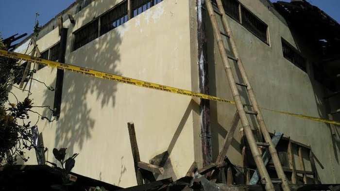Polsek Klakah Terbakar, Dua Tahanan Selamat
