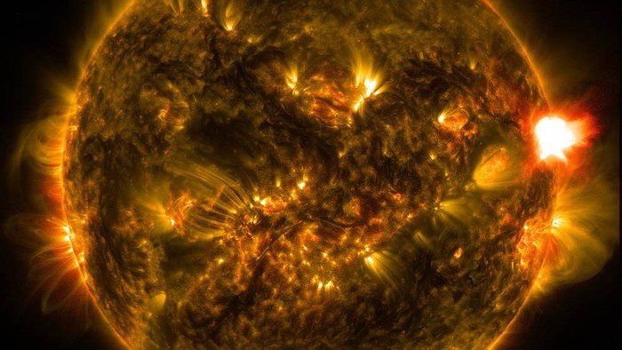 Observatorium Dinamika Matahari NASA merekam badai matahari pada 12 Januari 2015