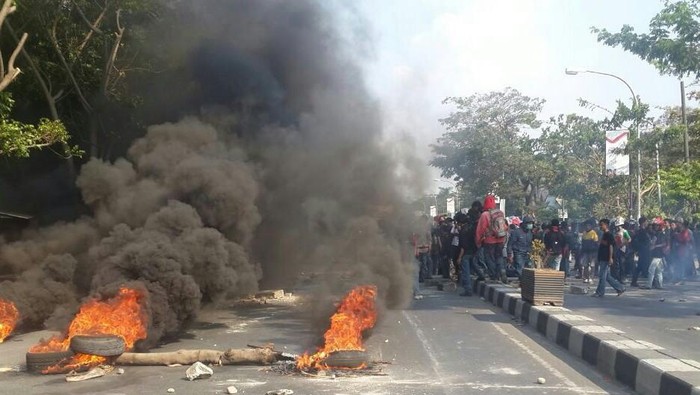 Ada Tawuran Pemuda di Cililitan, Lalin Jalan Jambul Tersendat