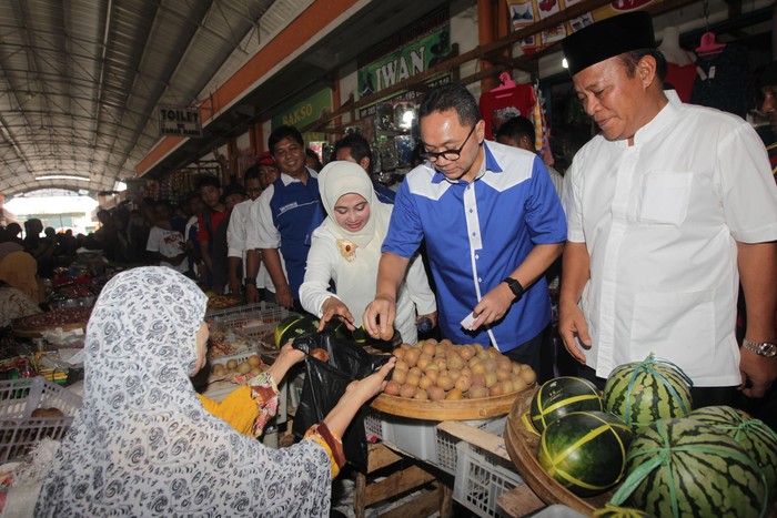 Kampanye Pilkada Lamongan, Ketum PAN Blusukan ke Pasar Tradisonal
