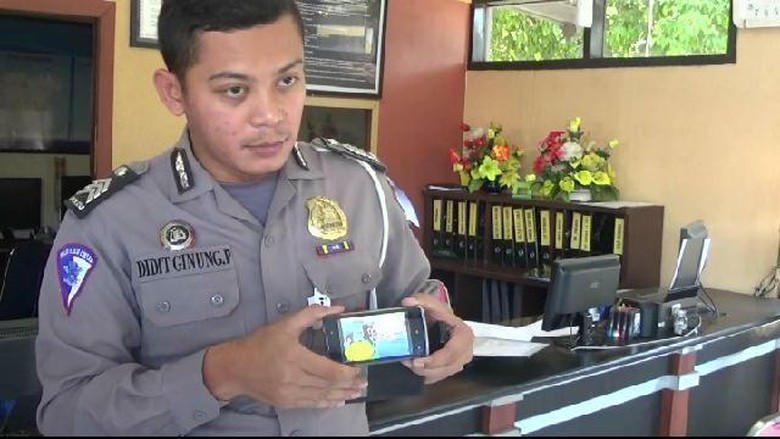 Begini Penampakan Meme Sindiran Polisi yang Bikin OB di Ponorogo Ditangkap Begini Penampakan Meme Sindiran Polisi yang Bikin OB di Ponorogo Ditangkap