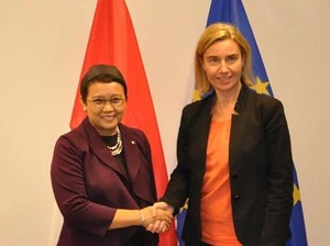 Bertemu Menlu UE, Menlu RI Perjuangkan Bebas Visa Schengen untuk WNI