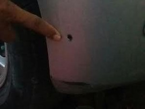 Begini Penampakan Lubang Diduga Bekas Tembakan di Mobil Kontributor TV