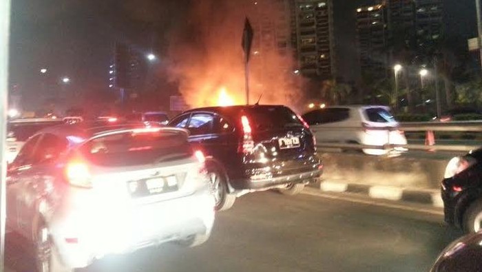 Ini Identitas Pemilik Sedan yang Terbakar di Tol Kuningan