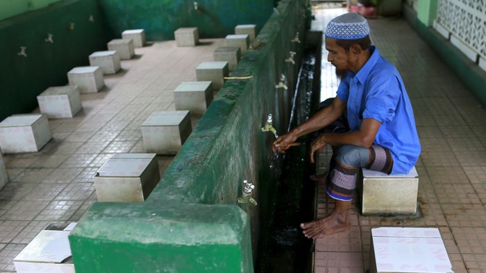 Tak Ada Kursi untuk Muslim di Myanmar