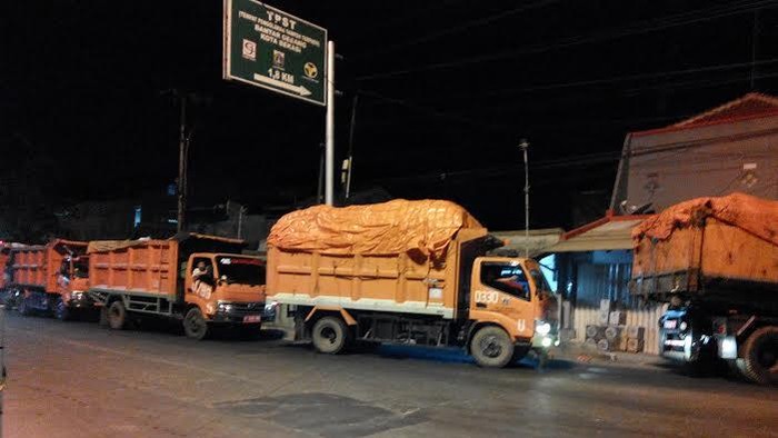 Truk Sampah DKI Jakarta Mengular di TPST Bantargebang, Ini Penampakannya