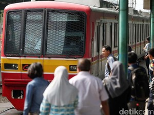 Gangguan Operasional di Stasiun Manggarai, Commuter Line Antre